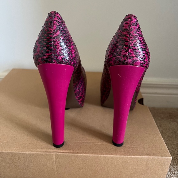 Bebe size 5 high platform - Picture 3 of 3